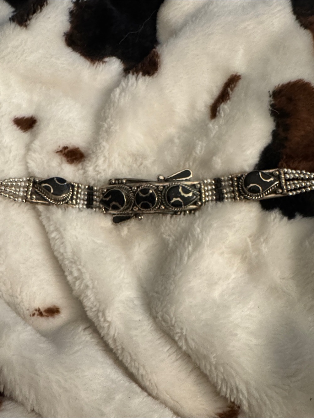 Vintage-Inspired Black onyx and alpaca metal bracelet